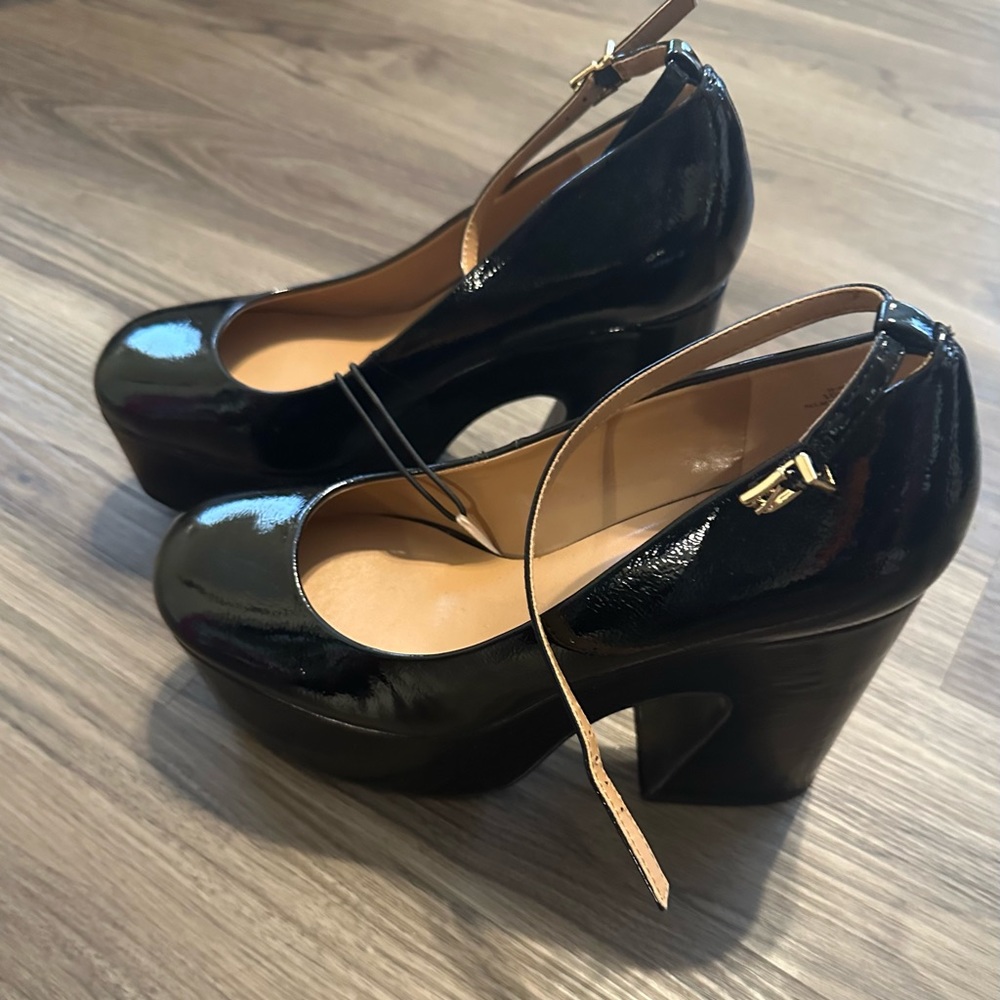 Jessica Simpson Black Patent Leather platform with ankle strap - Picture 2 of 6